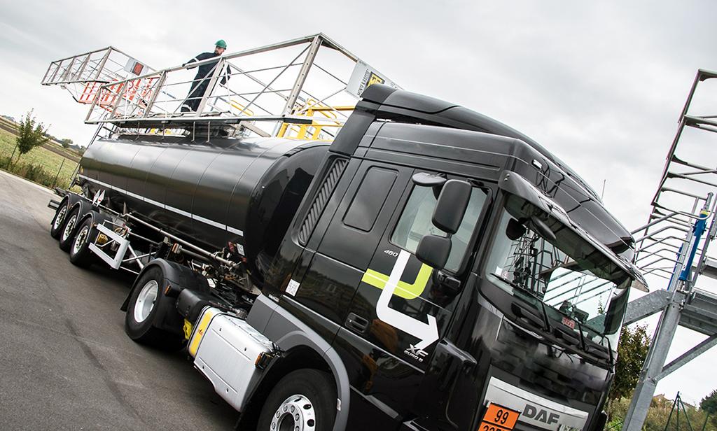 Monte et Baisse gangway for safe access to tanker top, loading solution, Pacquet