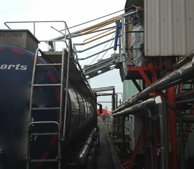 Verladingsinstallatie topbelading tanks: laadarm en -bordes met klaptrap, geïntegreerd in bestaande structuur, Pacquet